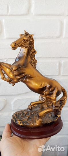 Статуэтка лошадь