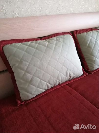 Покрывало и наволочки на кровать