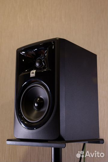 Пара мониторов JBL 305P mkii
