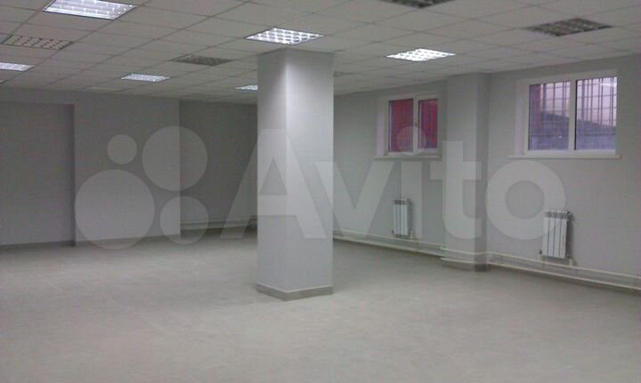 Продам торговое помещение, 425 м²