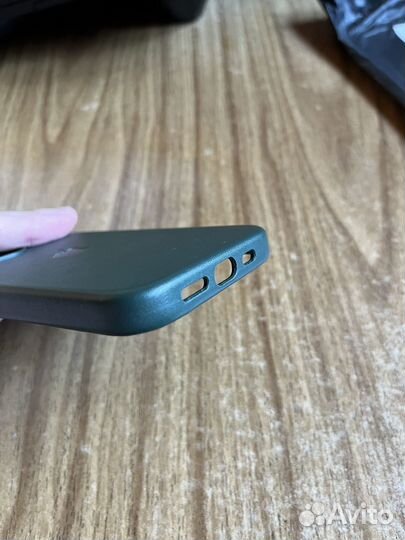 Кожаный зеленый чехол для iPhone 13 Pro