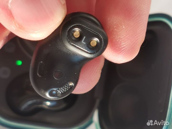 Наушники Samsung Galaxy Buds Live (почти новые)