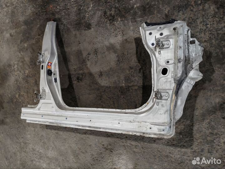 Порог правый Nissan Tiida C11