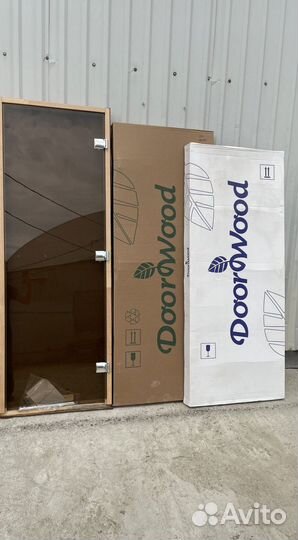 Дверь стеклянная для бани и сауны