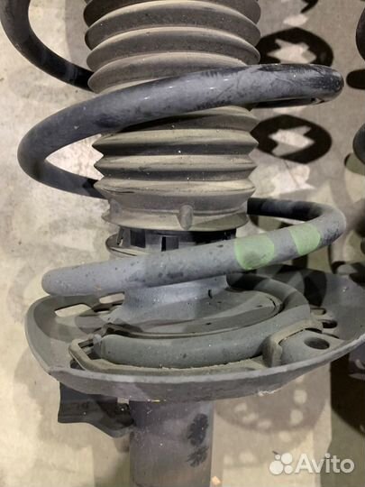 Стойки передние с пружинами передние Mercedes-Benz