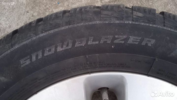 Продам комплект оригинальных колес на Kia Rio R15