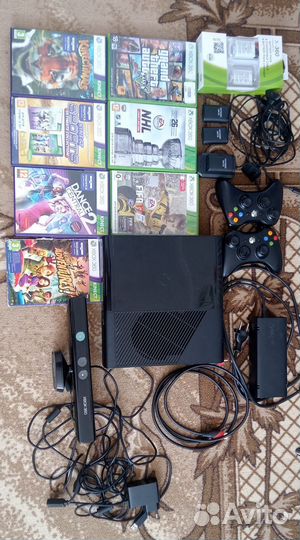 Xbox 360 Е лицензияне,два джойстика,кинект,игры
