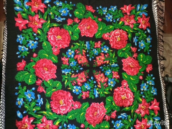 Павловопосадский шерстяной платок с кистями