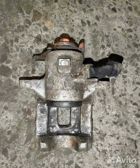 Суппорт тормозной передний правый volkswagen passat b5 (1996-2001) 0.0 nn