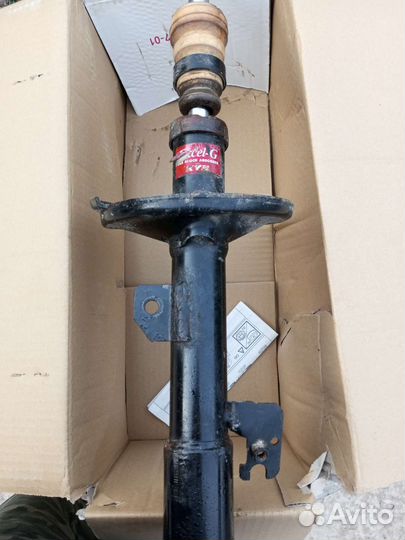 Амартизатор на Лексус RX-300 2005 год