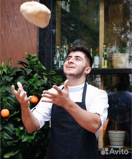 Повар на пасту в ресторан 