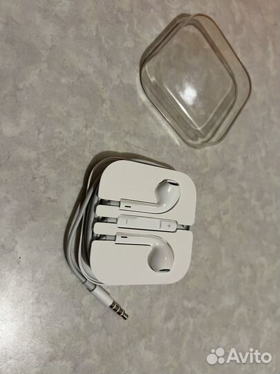 Наушники Apple EarPods with 3.5mm Headphone Plug