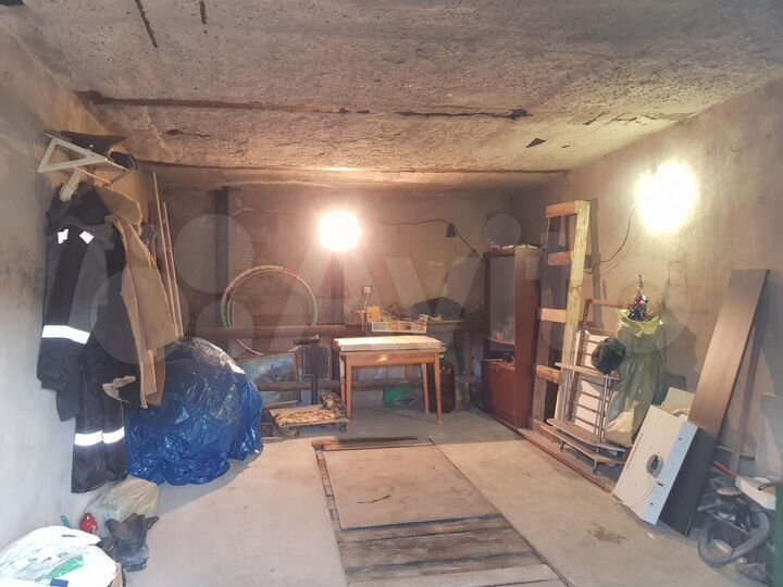 Гараж, > 30 м²