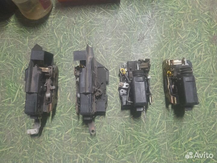 Замок двери Renault Safrane