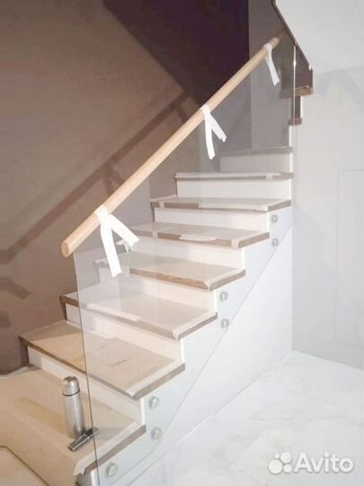 Стеклянные ограждения для лестниц и душевых