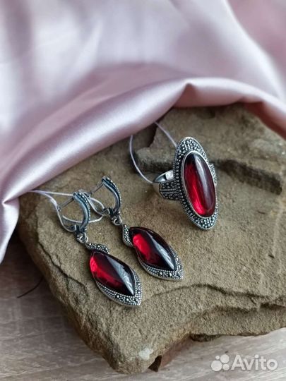 Серьги и кольцо с гранатом