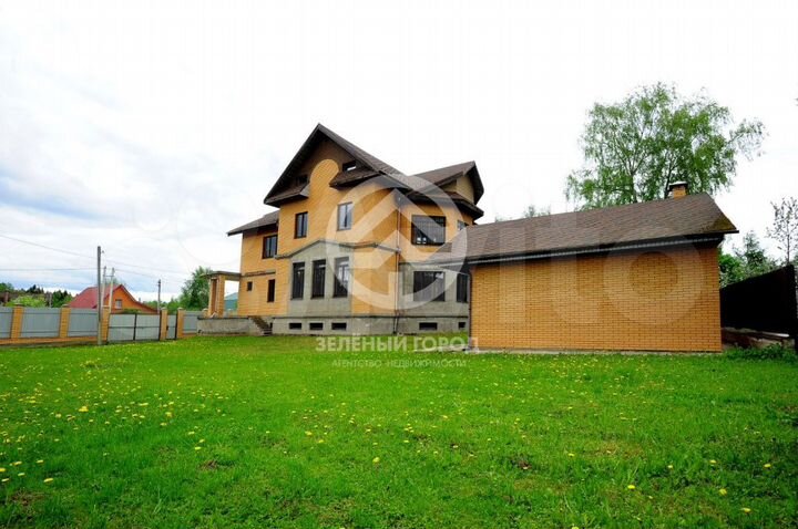 Дом 406,4 м² на участке 15 сот.