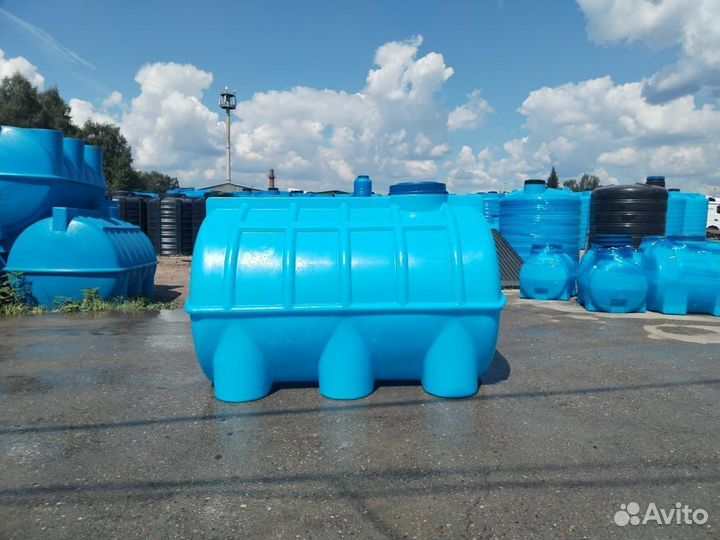 Емкость пластиковая 1,5 м3 для сыпучих продуктов