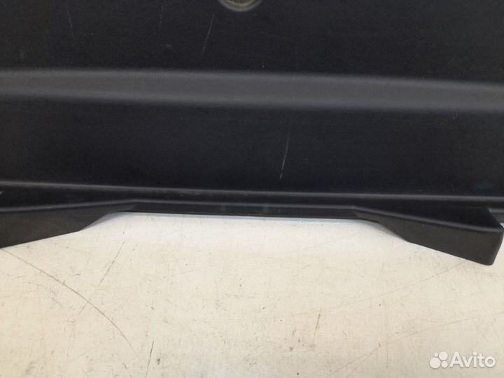 Накладка замка багажника Toyota Camry 55 2014-2018