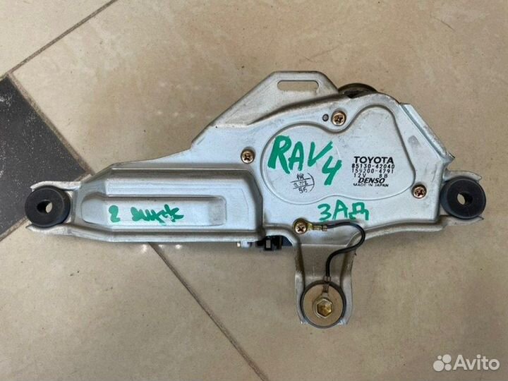 Моторчик стеклоочистителя задний Toyota Rav4 ACA22