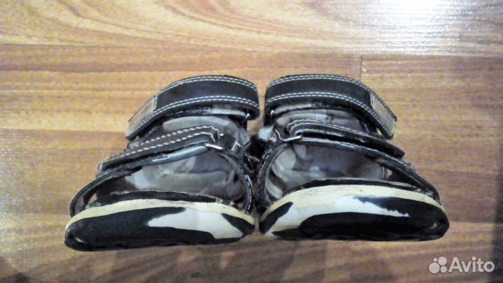 Продам сандалики 27-го размера 18 см по стельке