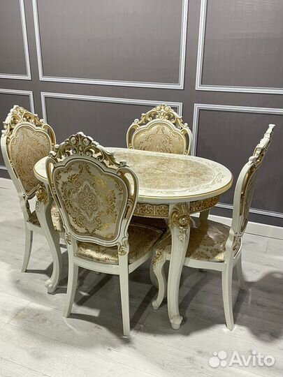 Стол и стулья новые