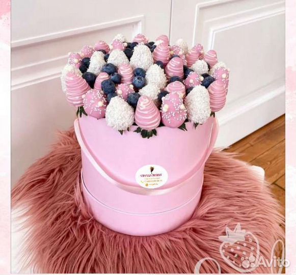 Шляпные коробки из клубникой в шоколаде