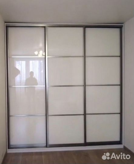 Шкафы-купе фабричные с зеркалом