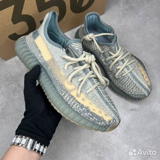 Кроссовки женские Adidas Yeezy Boost