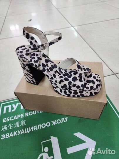 Босоножки женские