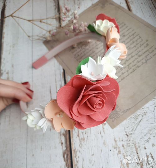 Ободок с цветами из фоамирана