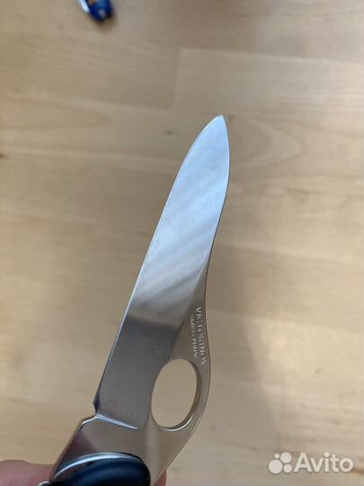 Нож складной Victorinox Santinel One Hand