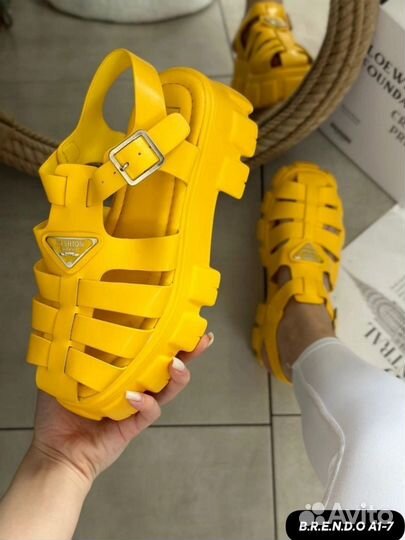 Сандали женские