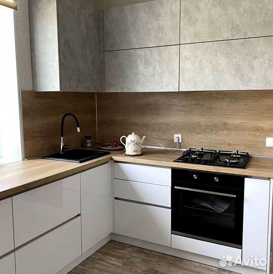 Кухня в потолок на заказ