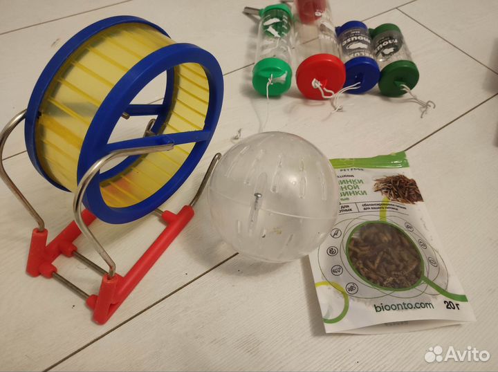 Для хомячков поилки, шар, домики