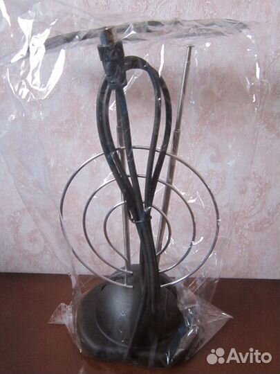 Антенна комнатная универсальная