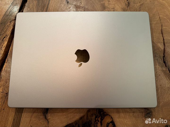 MacBook Pro 16 2021 M1 Pro/16 GB/512 SSD идеальный