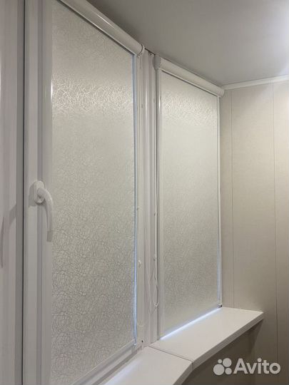 Рулонные шторы в коричневом коробе F7922