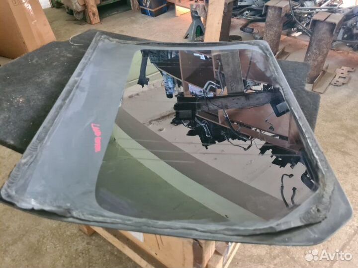 Стекло заднее левое Land Rover Discovery 3 2005