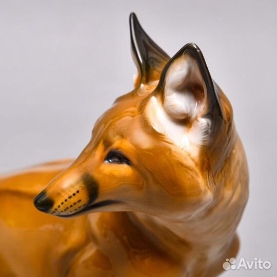 Фарфоровая статуэтка