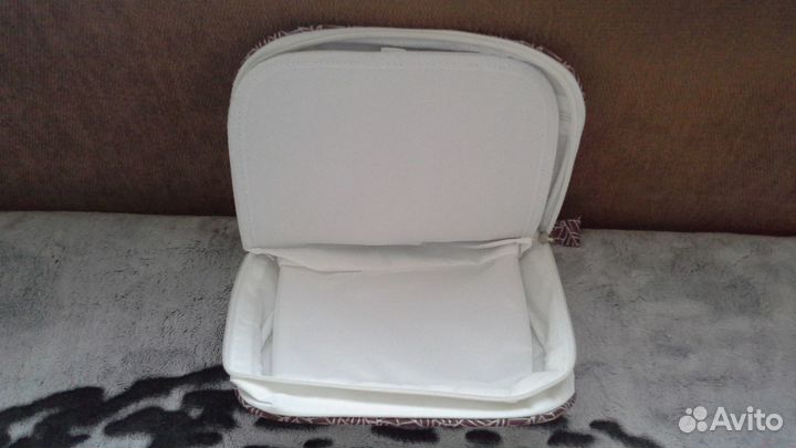 Косметичка-пенал новая от Ив Роше