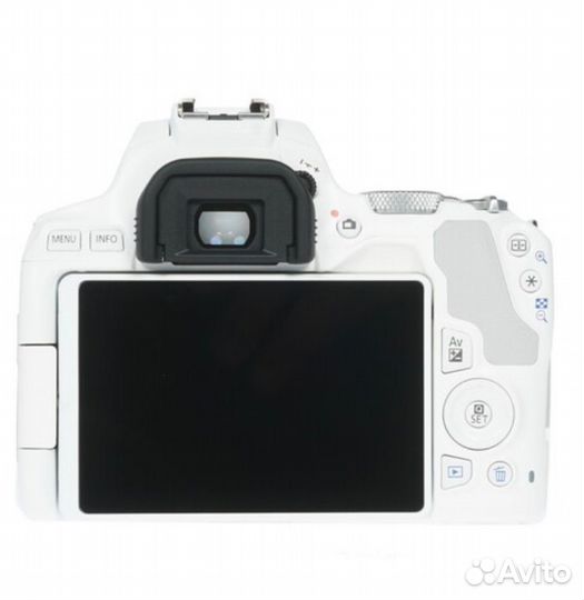 Зеркальный фотоаппарат Canon EOS 250D Kit белый