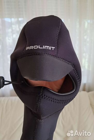 Гидрошапка из неопрена с козырьком детская