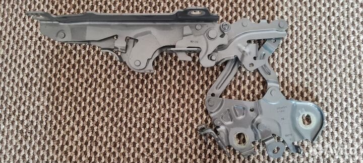 Петля капота правая на бмв 2серии f44