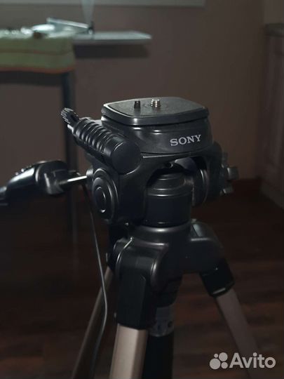 Штатив для фотоаппарата Sony с пультом управления