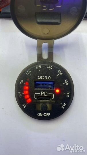 Автомобильная зарядка телефона штатное место