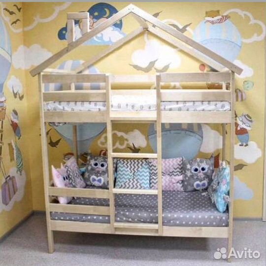 Двухъярусная кровать домик