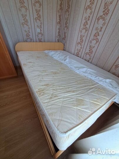 Кровать двухспальная с матрасом бу 140 200