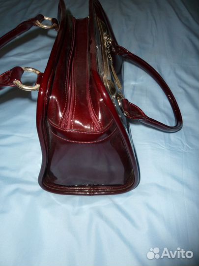 Лаковая сумка Vitacci