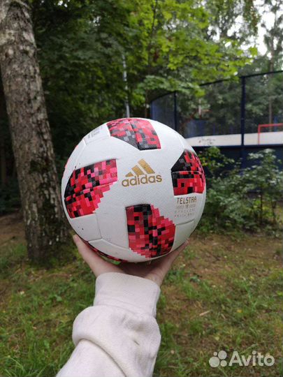 Футбольный мяч adidas telstar